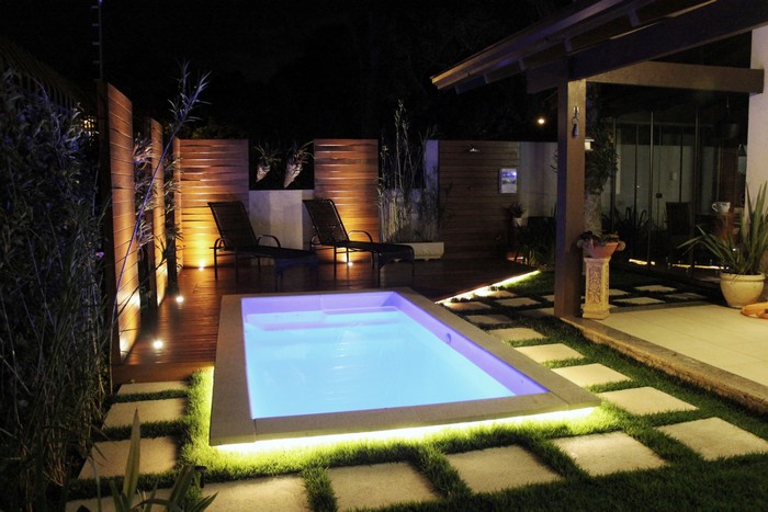 Jardim com piscina AP House