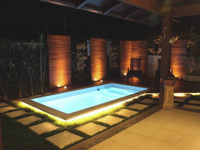 Jardim com piscina AP House